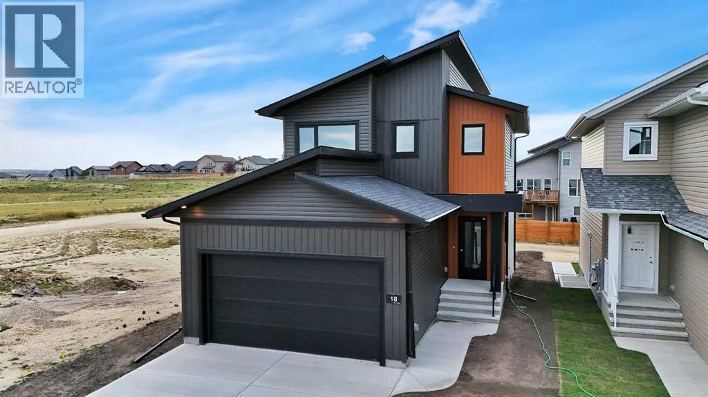 Photo 1 of 18 Palmer Circle, Blackfalds AB