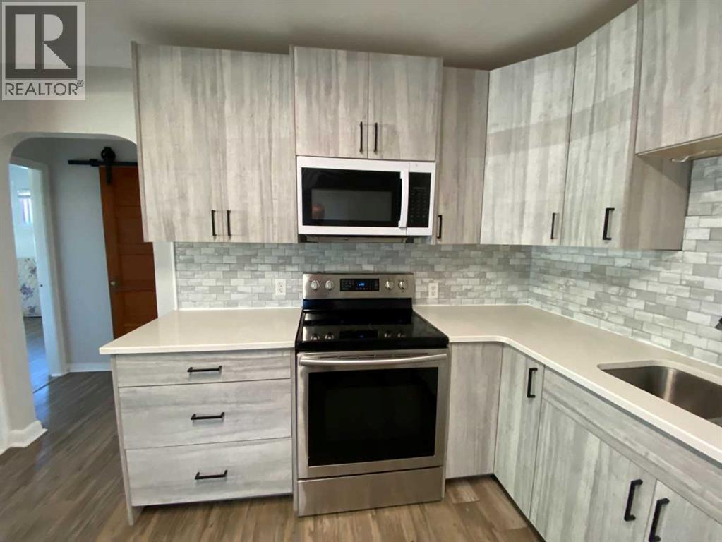 Photo 3 of 5813 54 Street, Taber AB