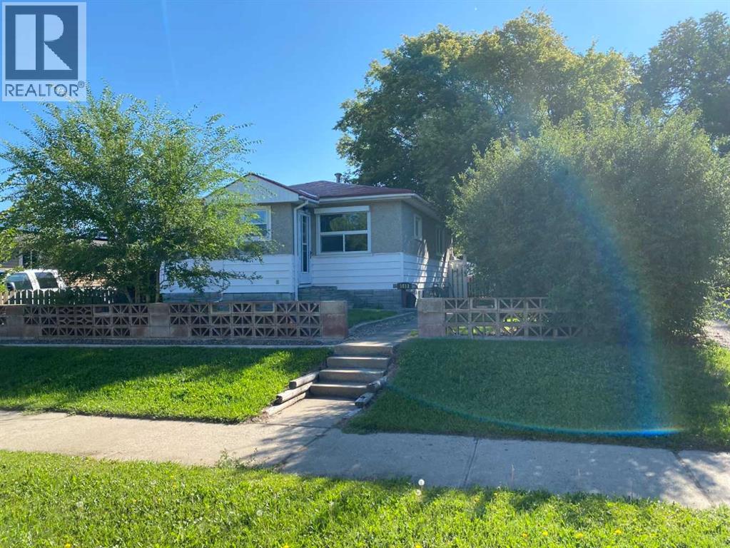 Photo 15 of 5813 54 Street, Taber AB