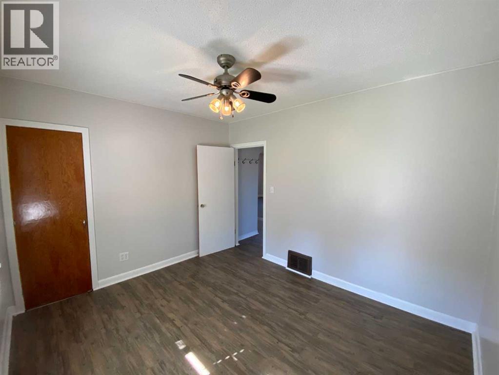 Photo 9 of 5813 54 Street, Taber AB
