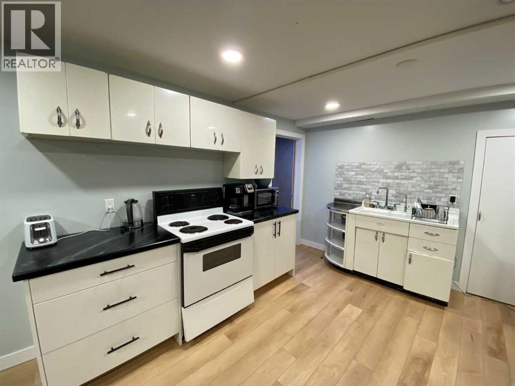 Photo 2 of 5813 54 Street, Taber AB