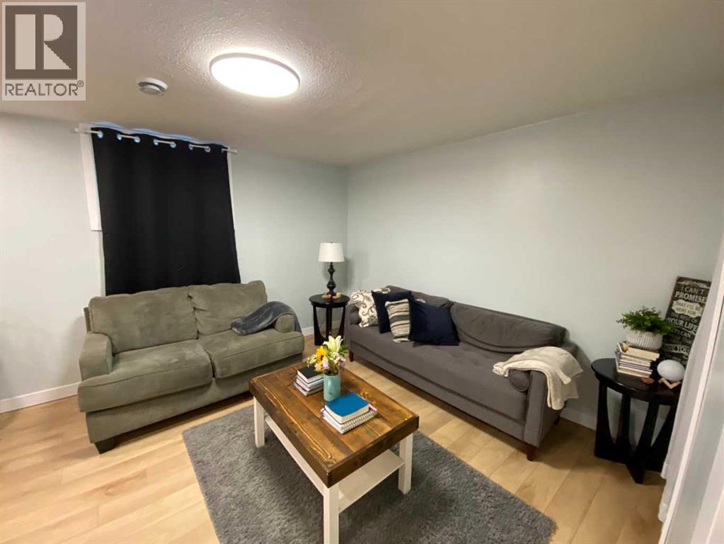 Photo 4 of 5813 54 Street, Taber AB