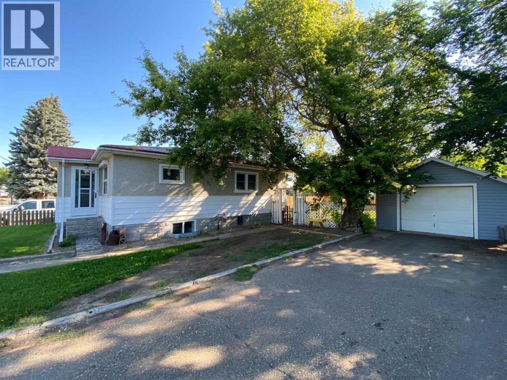 Photo 25 of 5813 54 Street, Taber AB