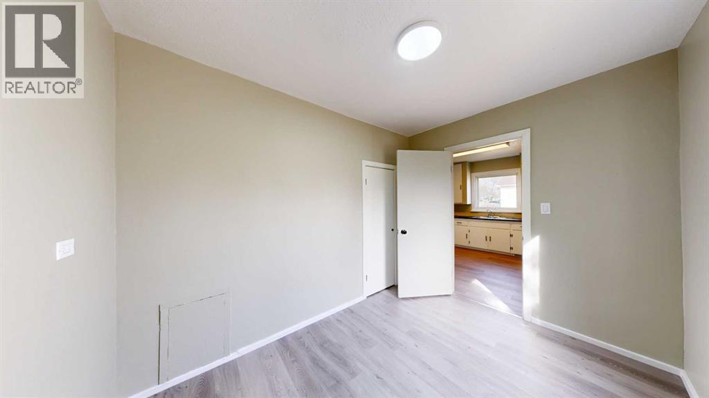 Single Family House Bungalow for Sale in   Avenue Rosedale Stettler 