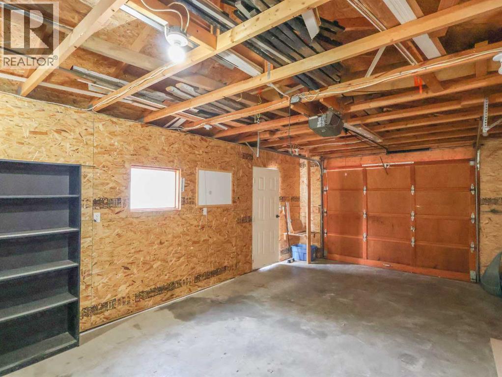 Single Family House Bungalow for Sale in   Avenue Rosedale Stettler 