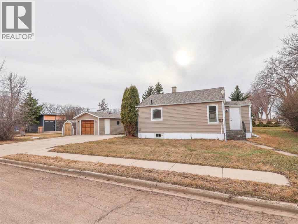 Single Family House Bungalow for Sale in   Avenue Rosedale Stettler 