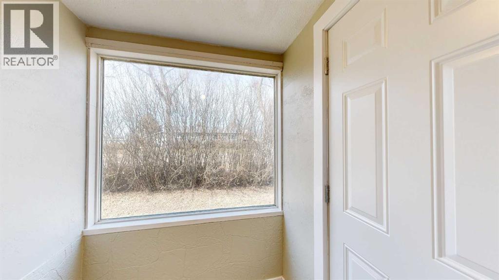Single Family House Bungalow for Sale in   Avenue Rosedale Stettler 