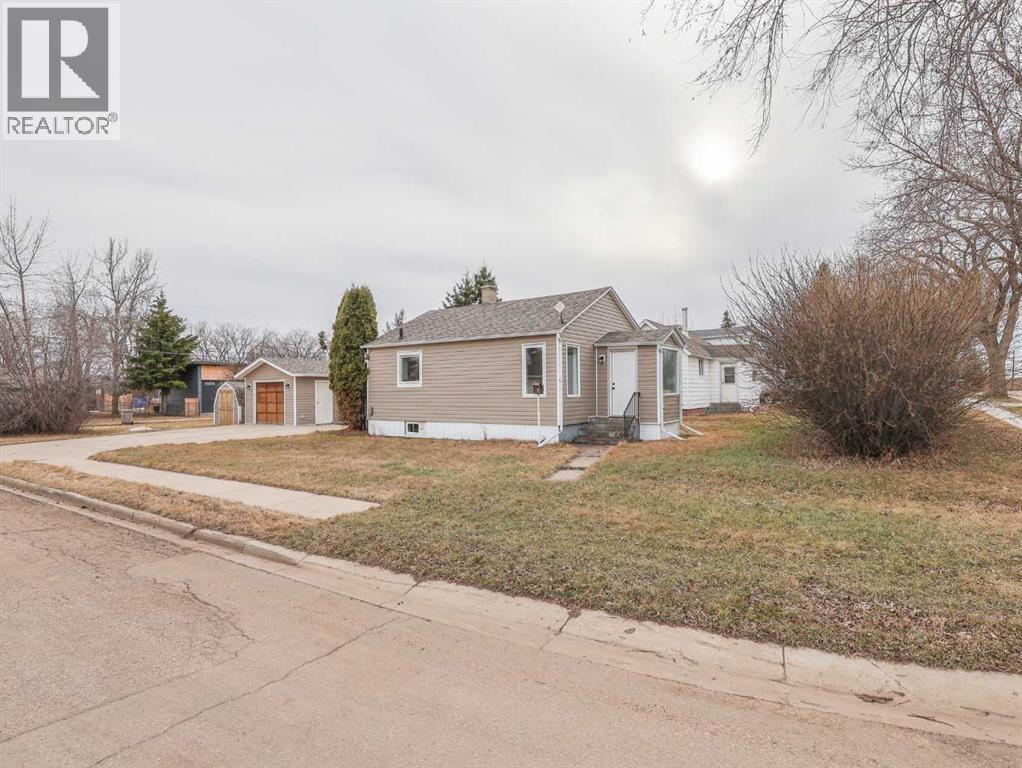 Single Family House Bungalow for Sale in   Avenue Rosedale Stettler 