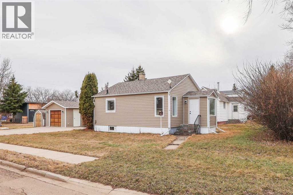 Single Family House Bungalow for Sale in   Avenue Rosedale Stettler 