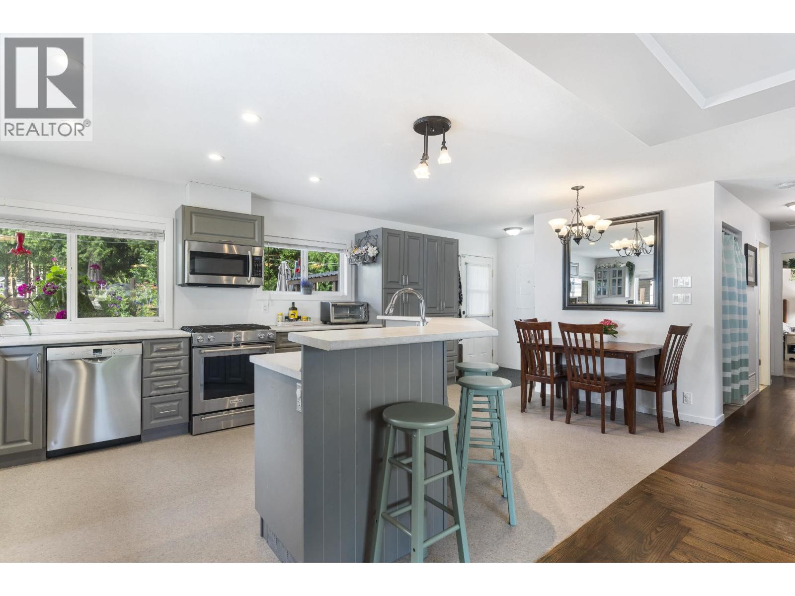 Photo 7 of 2850 Coast Meridian Road, Port Coquitlam BC
