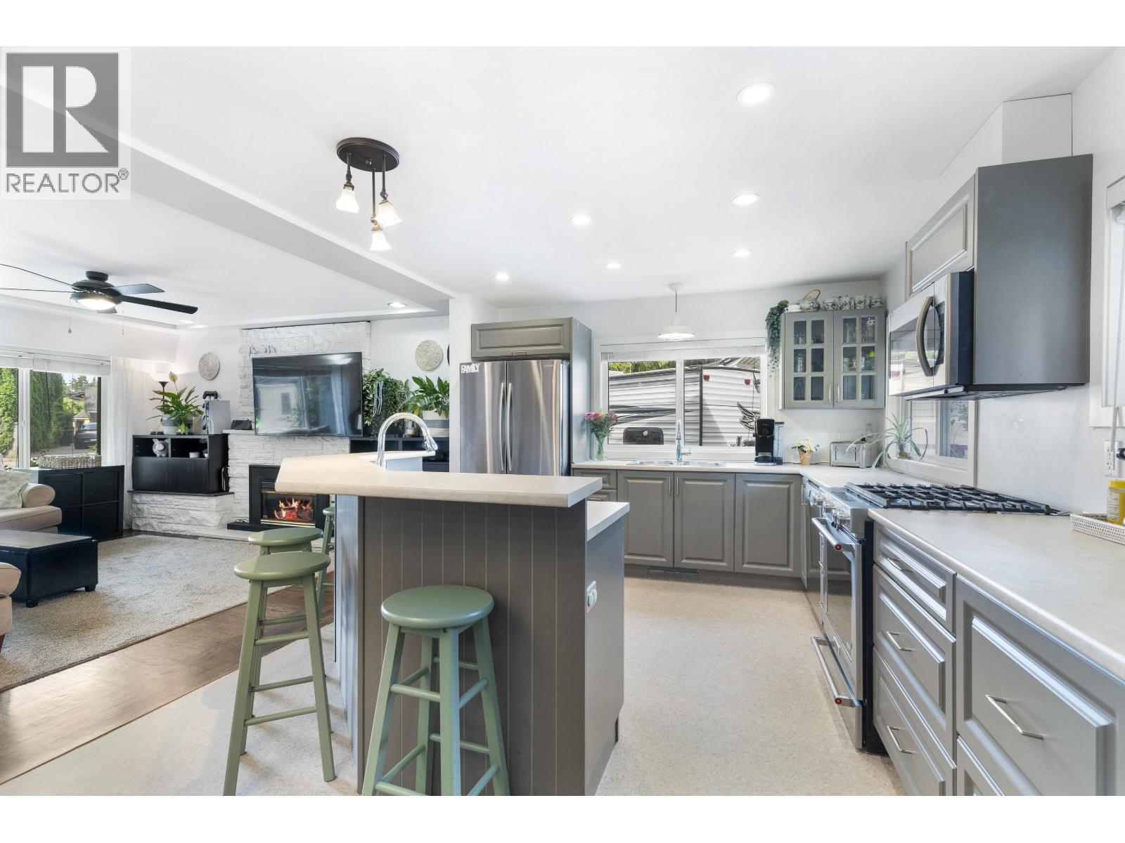 Photo 12 of 2850 Coast Meridian Road, Port Coquitlam BC