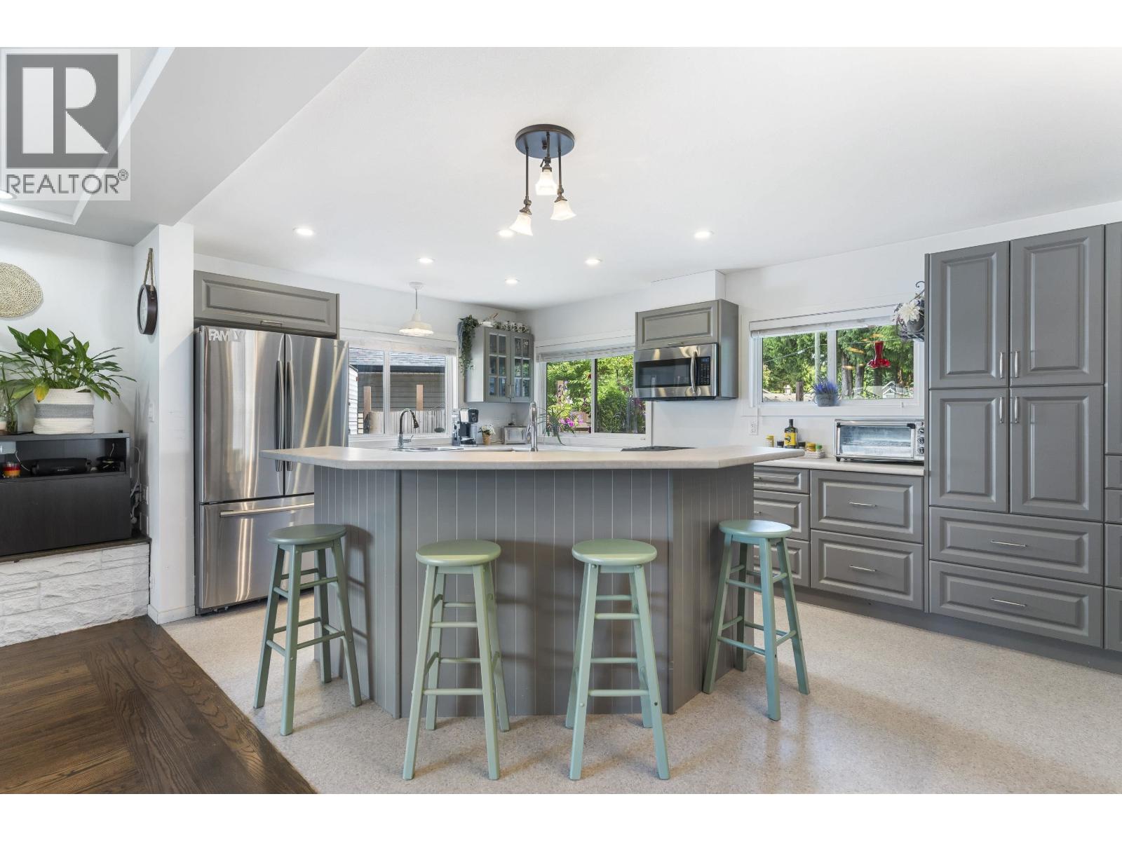 Photo 9 of 2850 Coast Meridian Road, Port Coquitlam BC