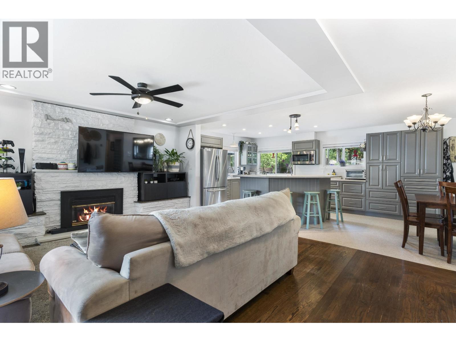 Photo 6 of 2850 Coast Meridian Road, Port Coquitlam BC