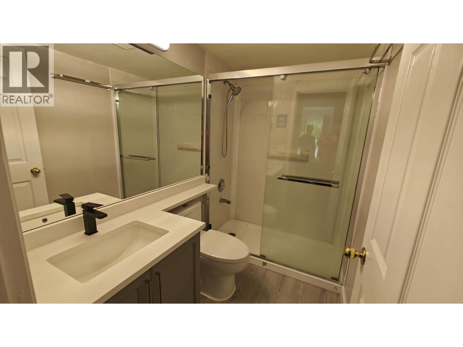Photo 6 of 409 6737 Station Hill Court, Burnaby BC