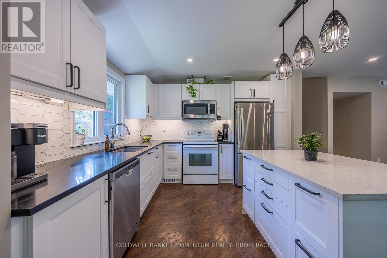 Photo 12 of 30 Ashton Drive, Norfolk ON
