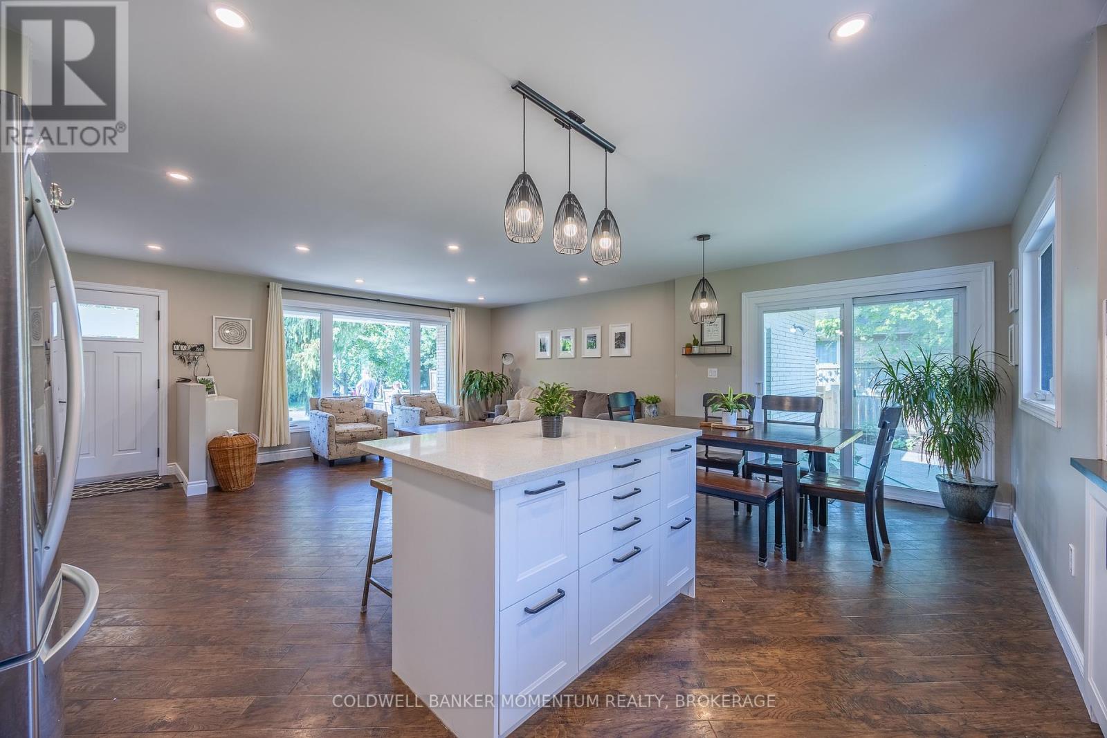 Photo 13 of 30 Ashton Drive, Norfolk ON
