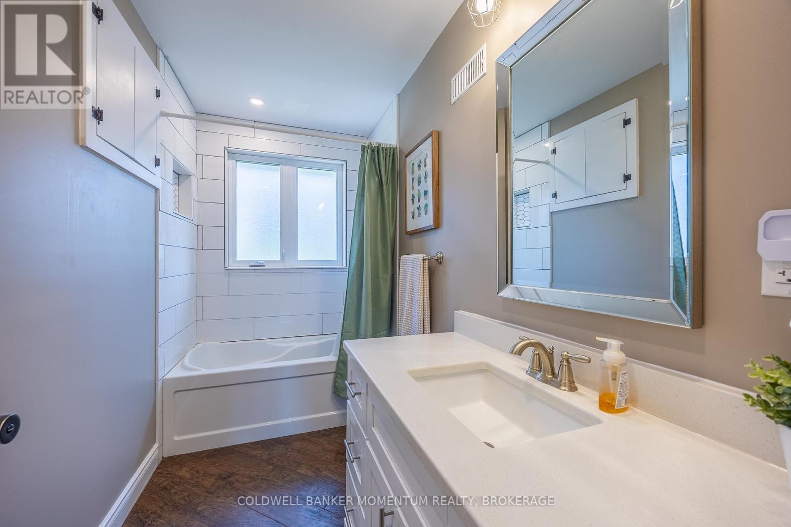 Photo 16 of 30 Ashton Drive, Norfolk ON