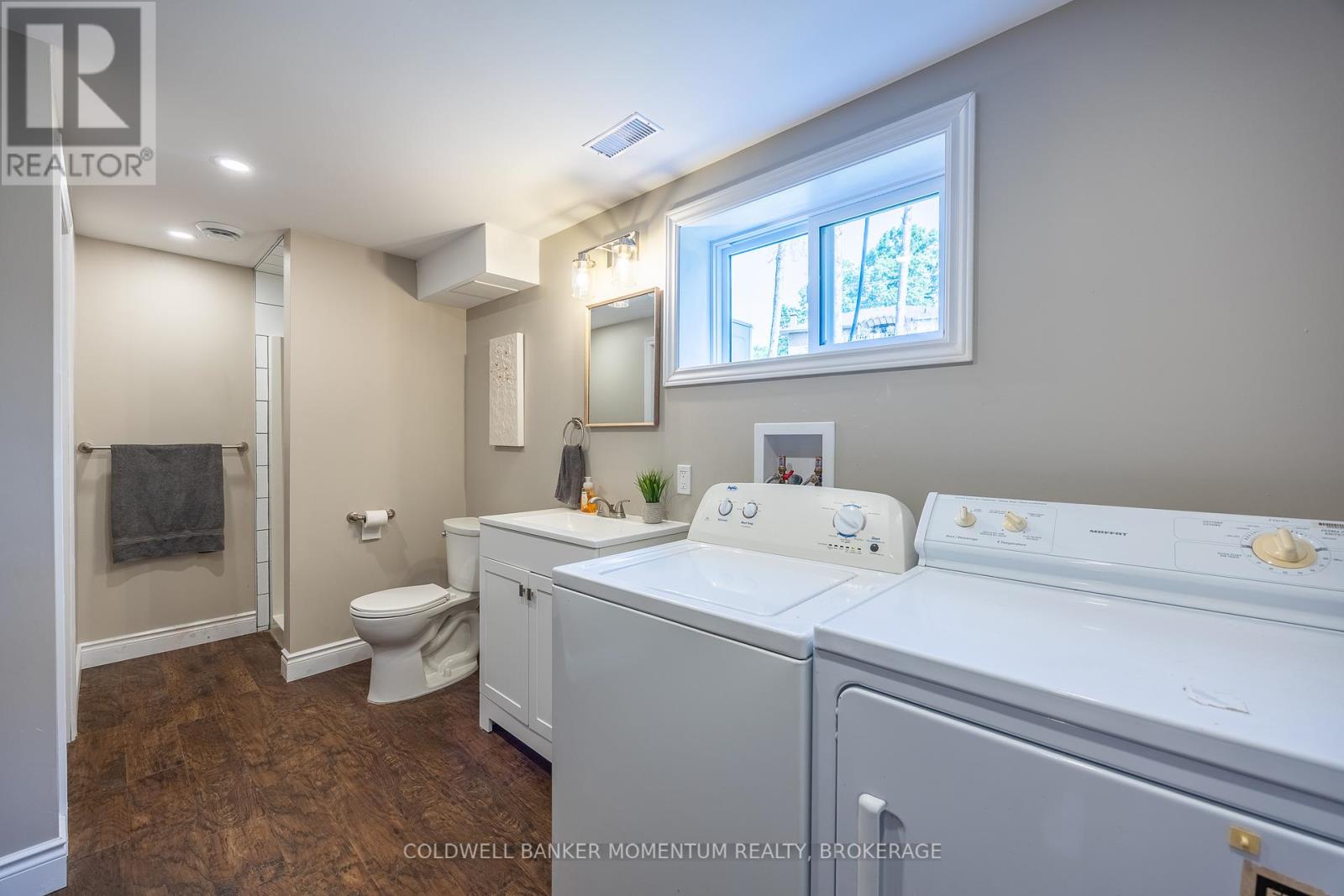 Photo 27 of 30 Ashton Drive, Norfolk ON