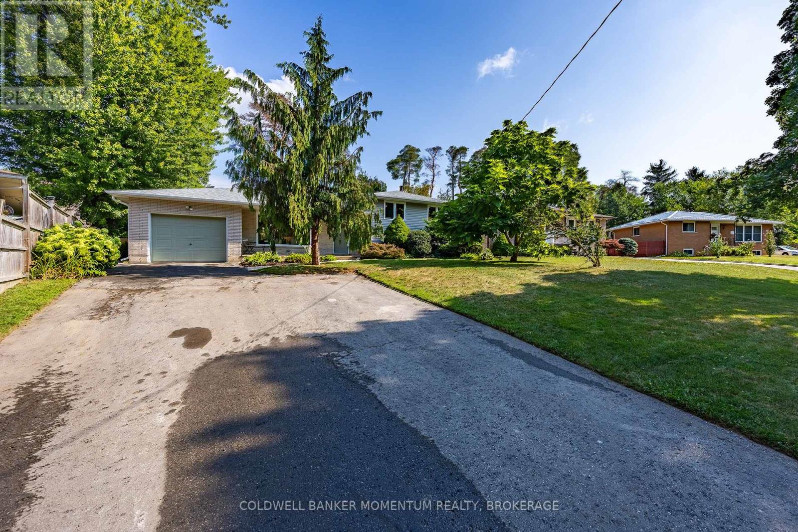 Photo 8 of 30 Ashton Drive, Norfolk ON