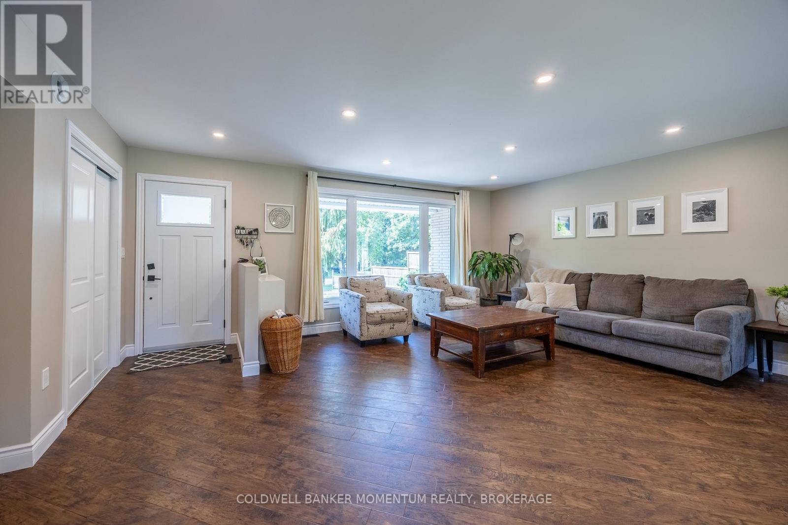 Photo 9 of 30 Ashton Drive, Norfolk ON