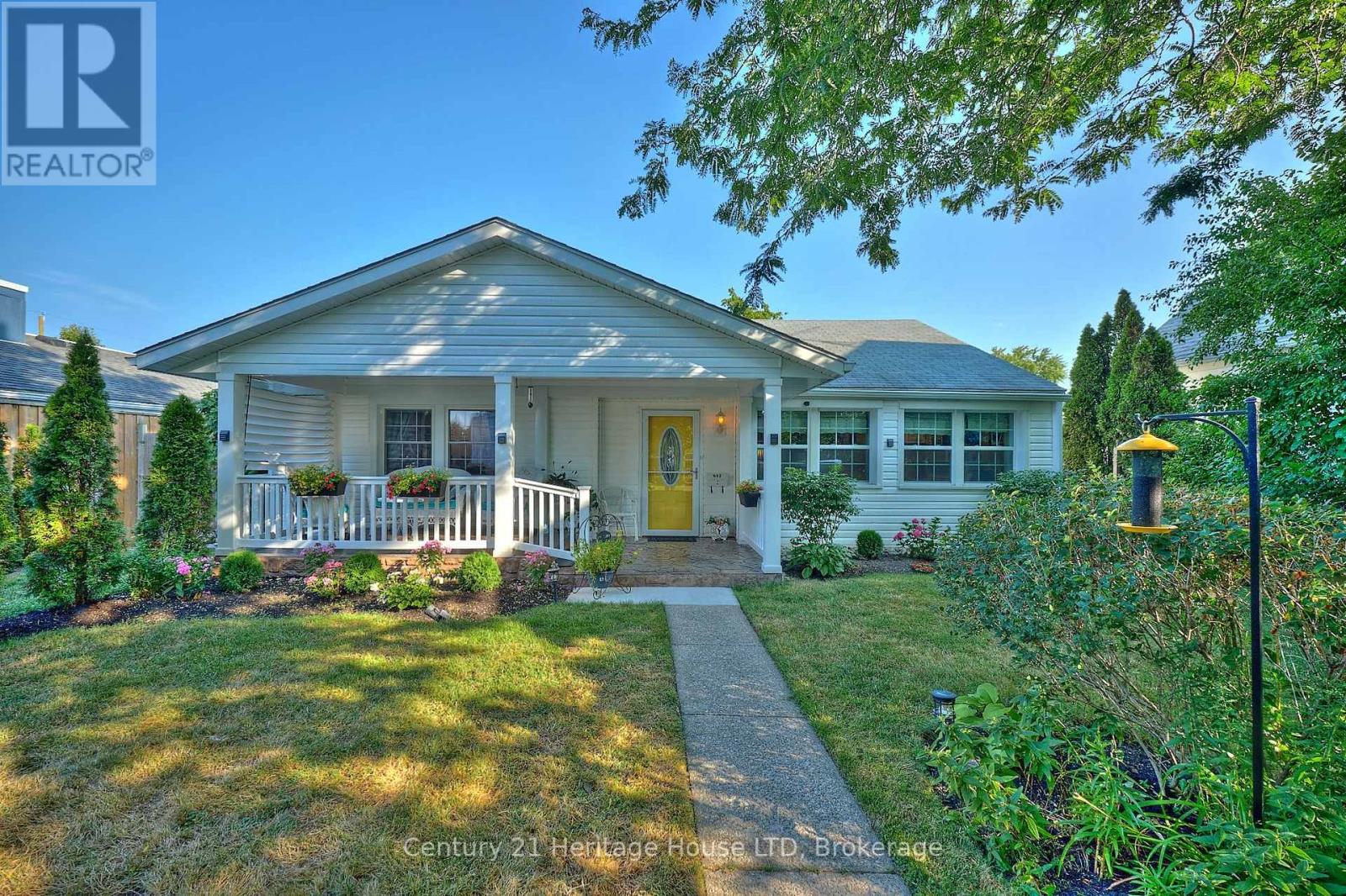 Photo 1 of 662 Lakeshore Road W, Fort Erie ON