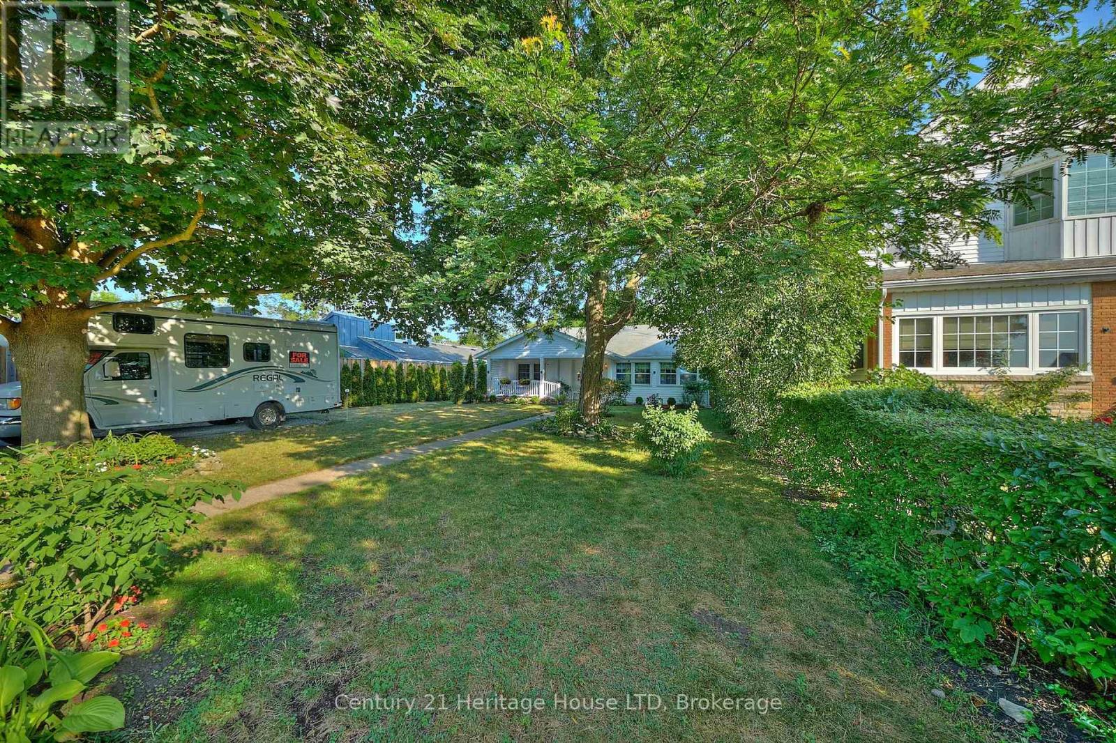 Photo 10 of 662 Lakeshore Road W, Fort Erie ON