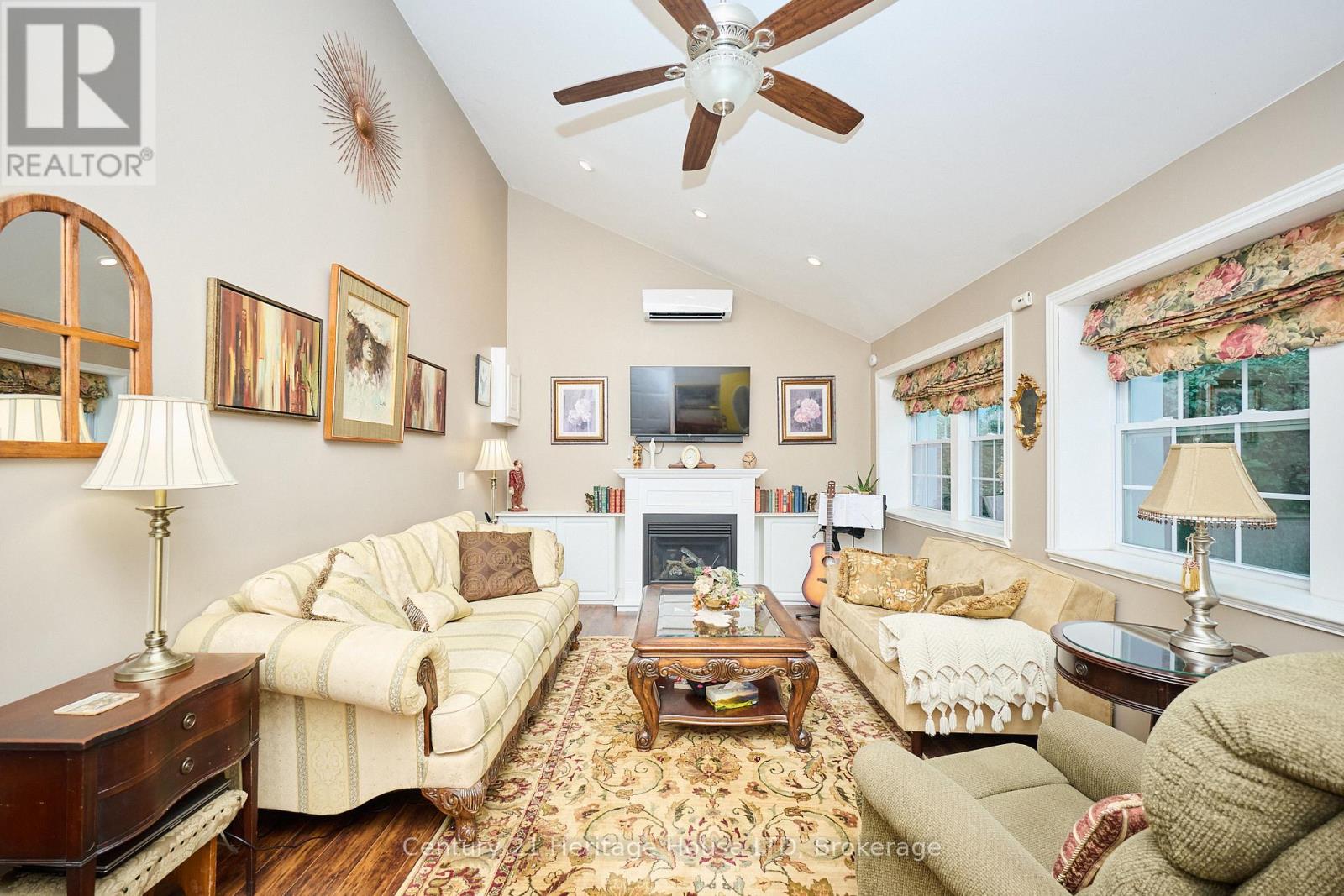 Photo 12 of 662 Lakeshore Road W, Fort Erie ON