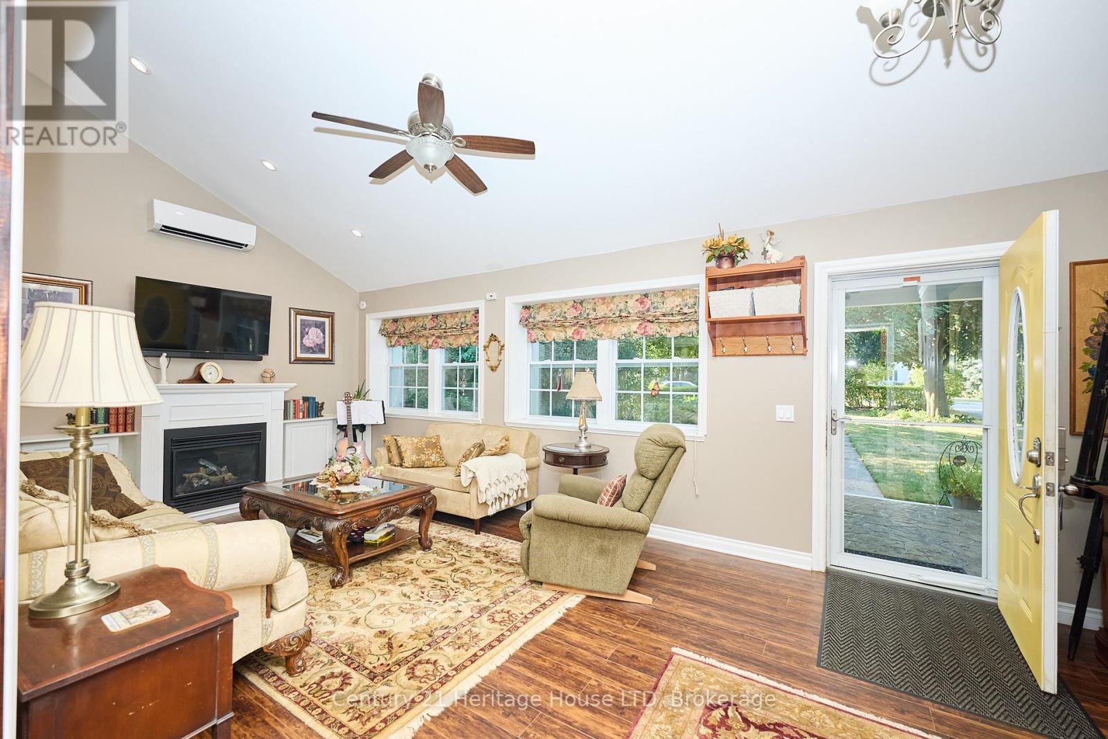Photo 13 of 662 Lakeshore Road W, Fort Erie ON