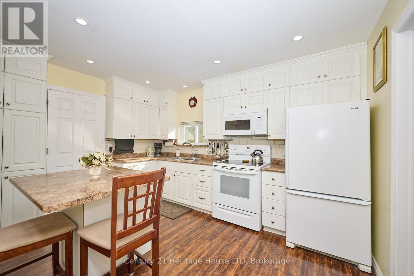 Photo 26 of 662 Lakeshore Road W, Fort Erie ON