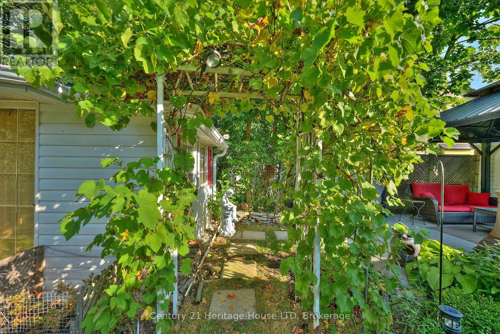Photo 40 of 662 Lakeshore Road W, Fort Erie ON