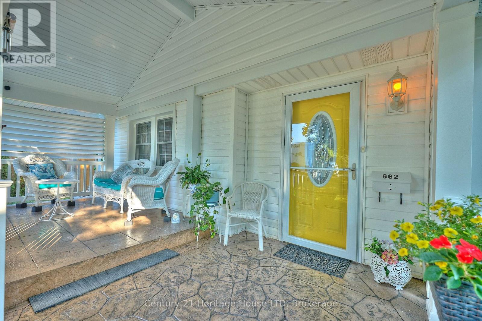Photo 5 of 662 Lakeshore Road W, Fort Erie ON