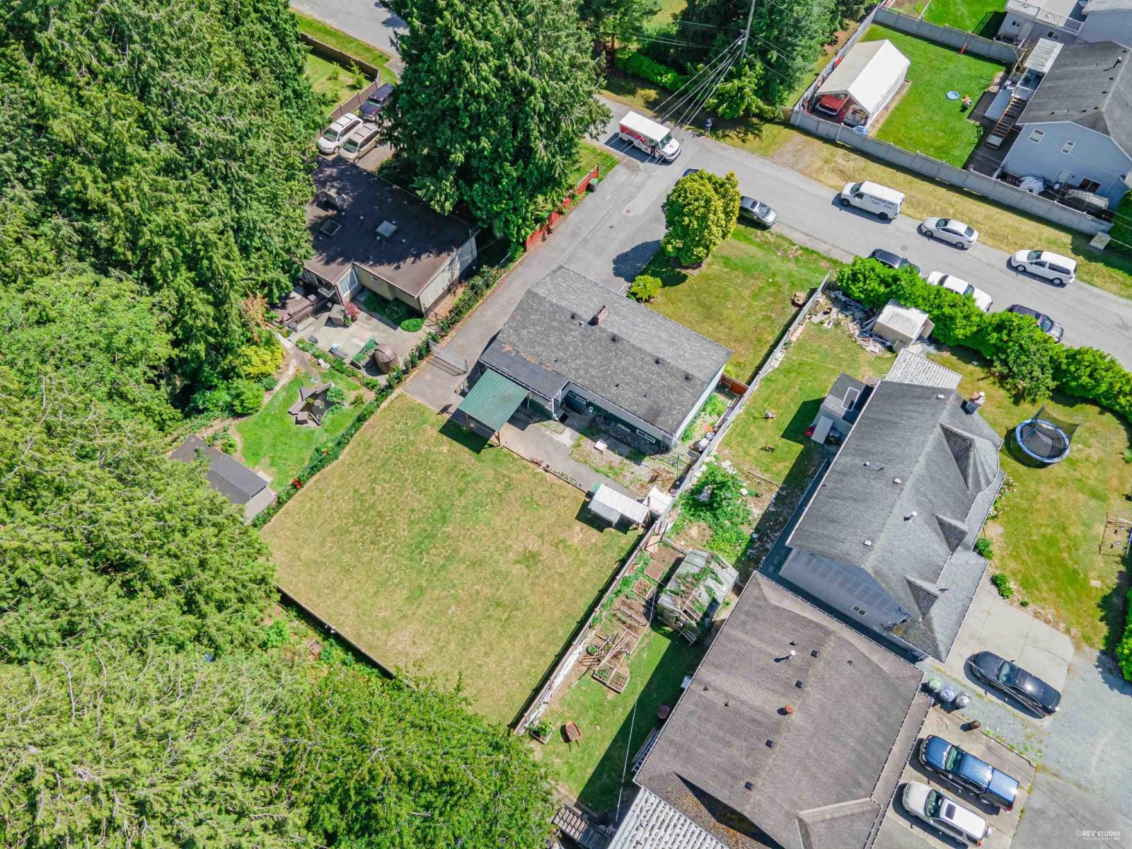 Photo 4 of 13733 67 A Avenue, Surrey BC