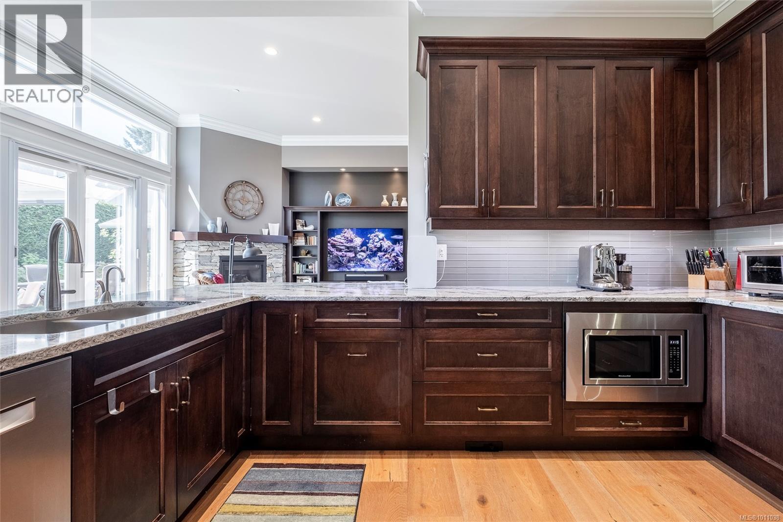 Photo 33 of 856 Bluffs Dr, Qualicum Beach BC