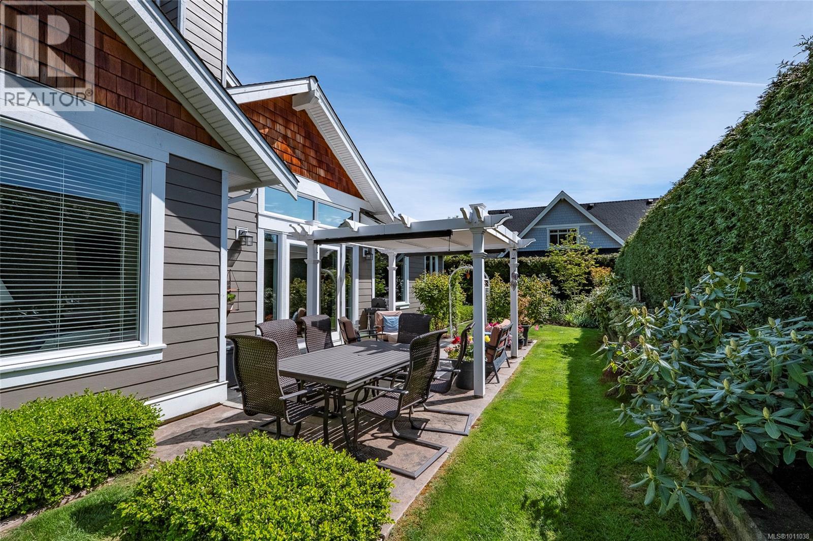 Photo 30 of 856 Bluffs Dr, Qualicum Beach BC