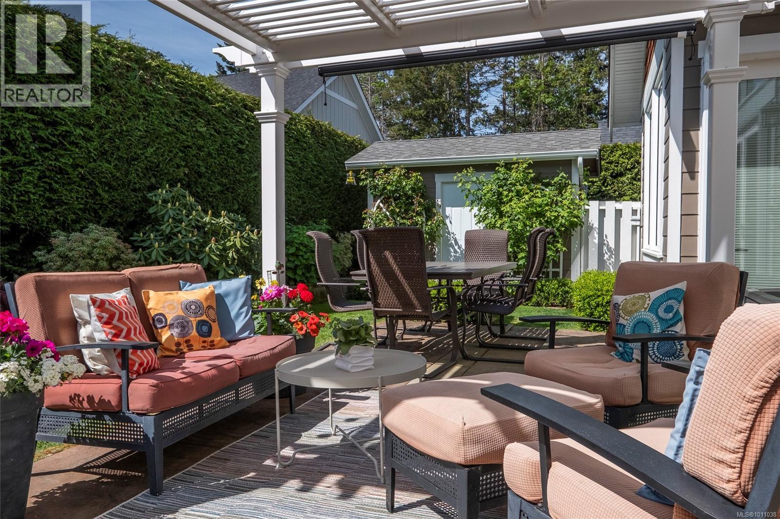 Photo 11 of 856 Bluffs Dr, Qualicum Beach BC