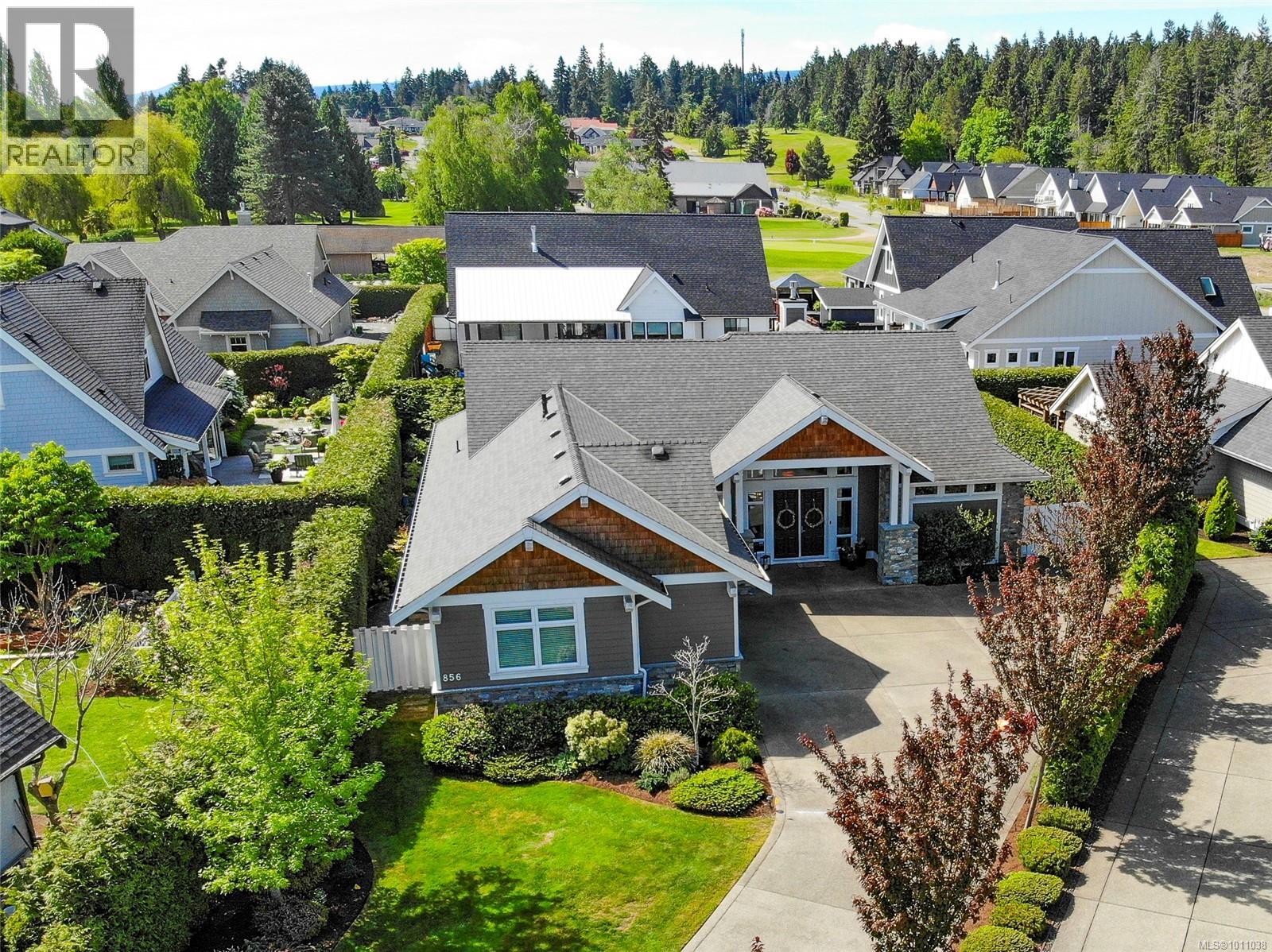 Photo 2 of 856 Bluffs Dr, Qualicum Beach BC