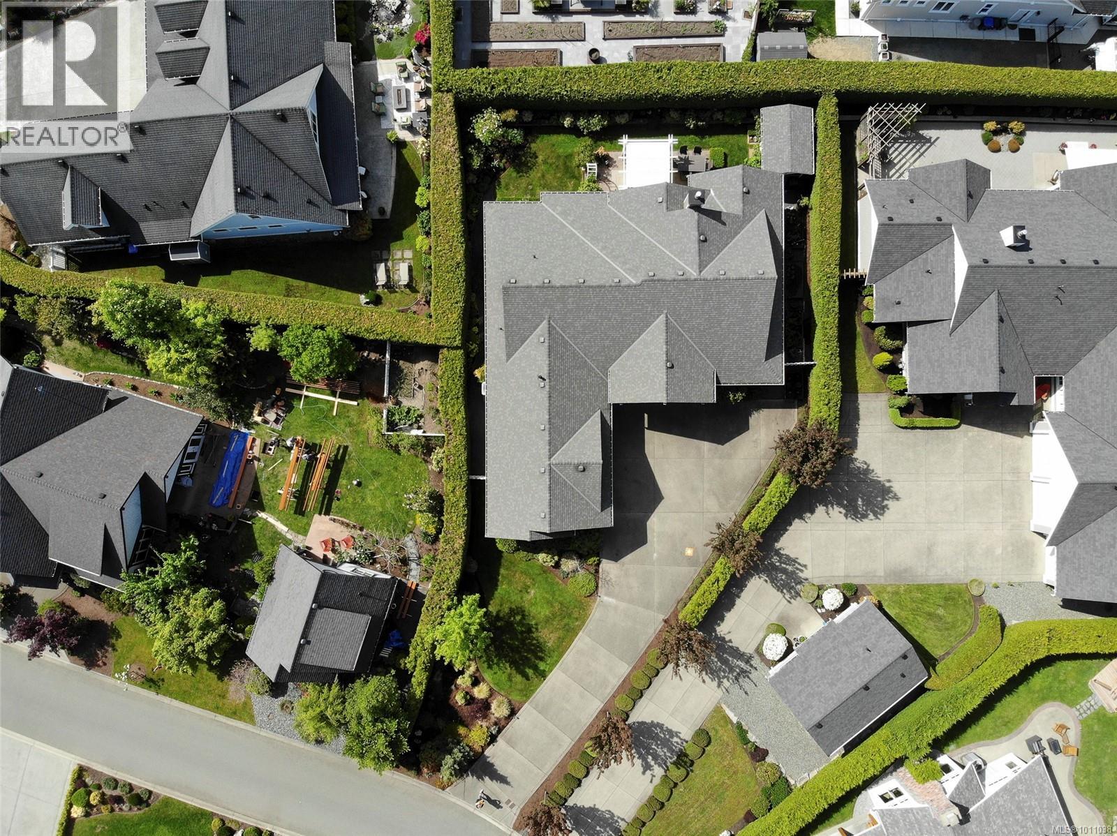 Photo 15 of 856 Bluffs Dr, Qualicum Beach BC
