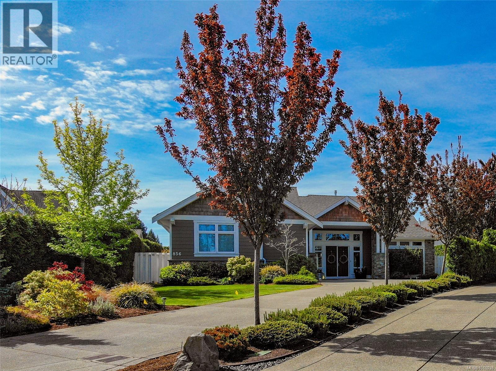Photo 6 of 856 Bluffs Dr, Qualicum Beach BC