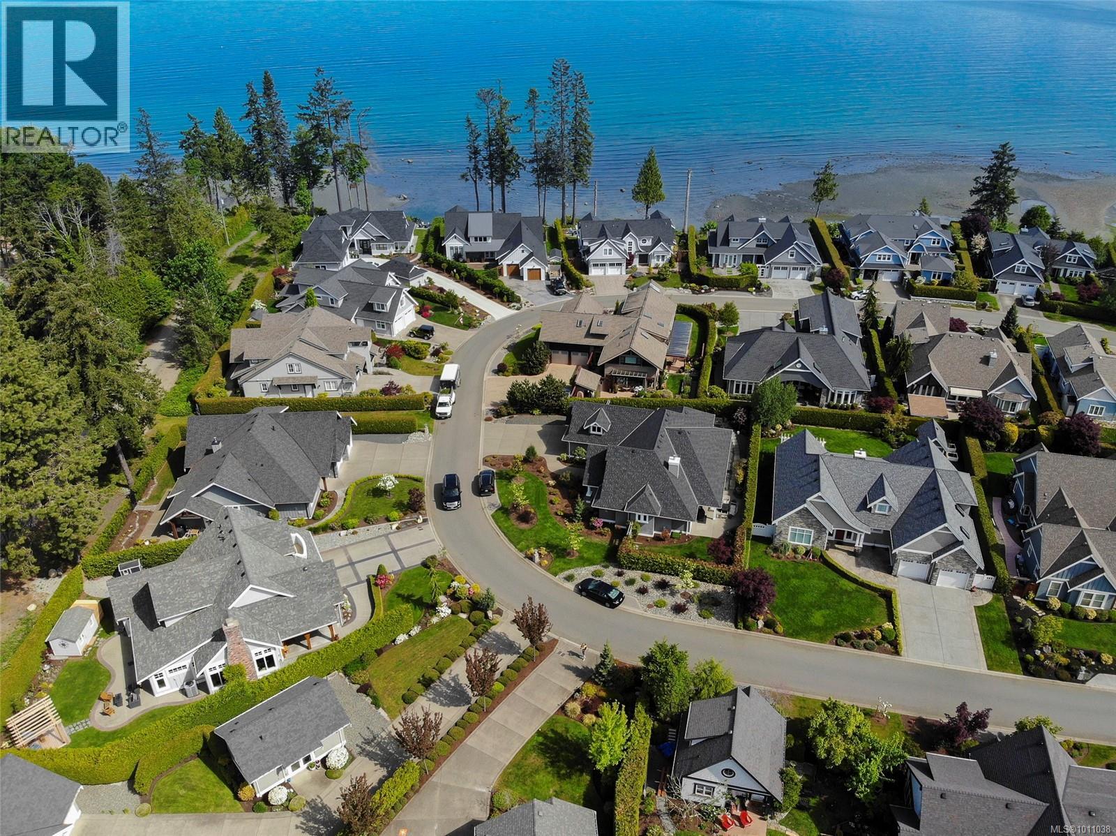 Photo 24 of 856 Bluffs Dr, Qualicum Beach BC