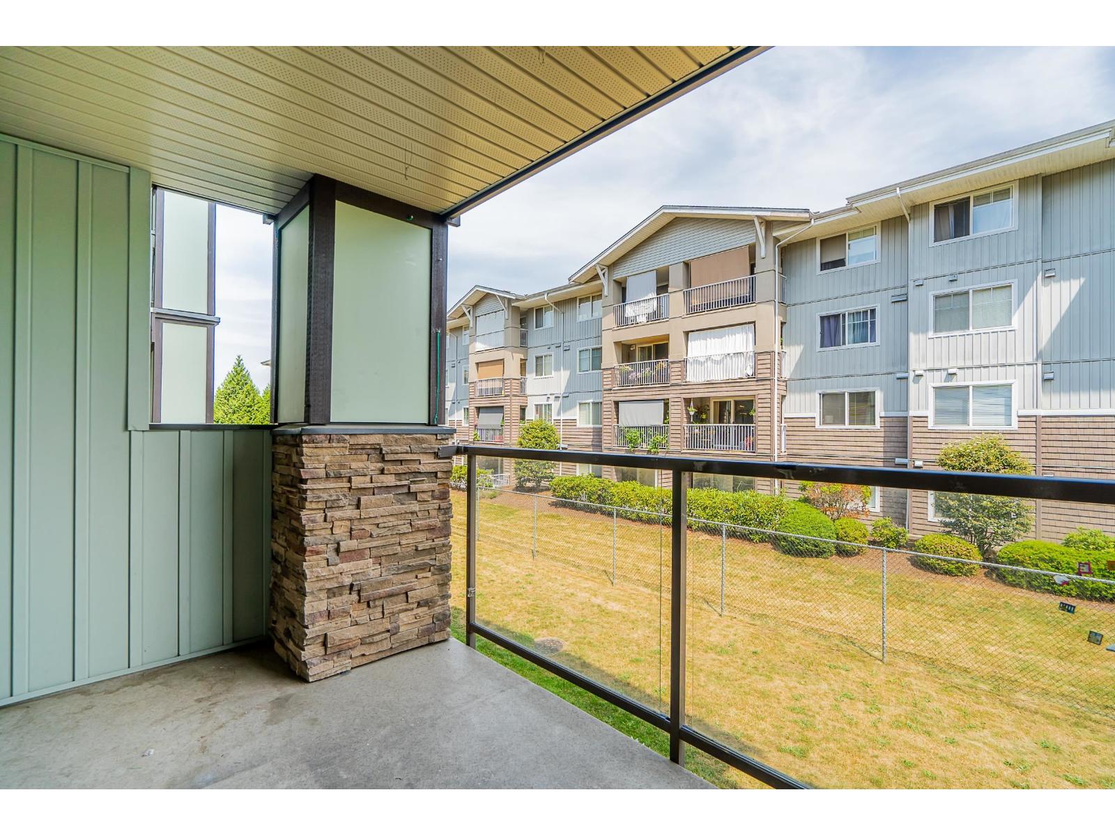 Photo 13 of 207 2038 Sandalwood Crescent, Abbotsford BC