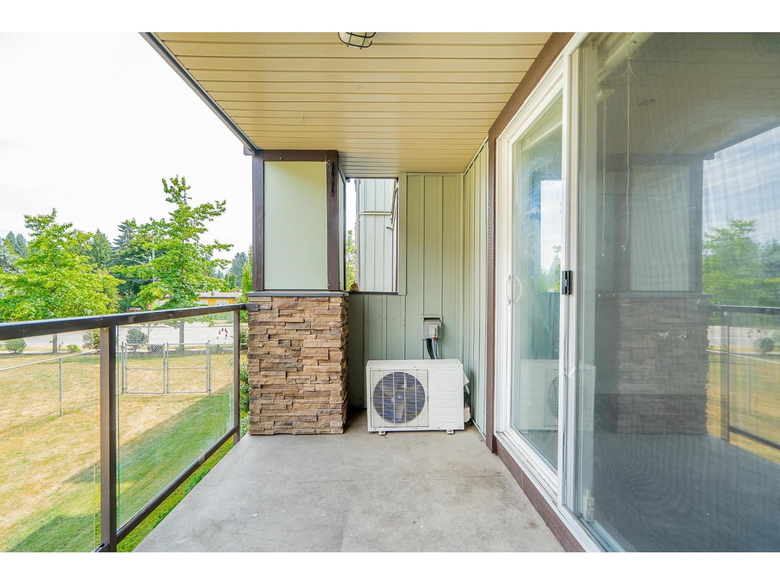 Photo 12 of 207 2038 Sandalwood Crescent, Abbotsford BC