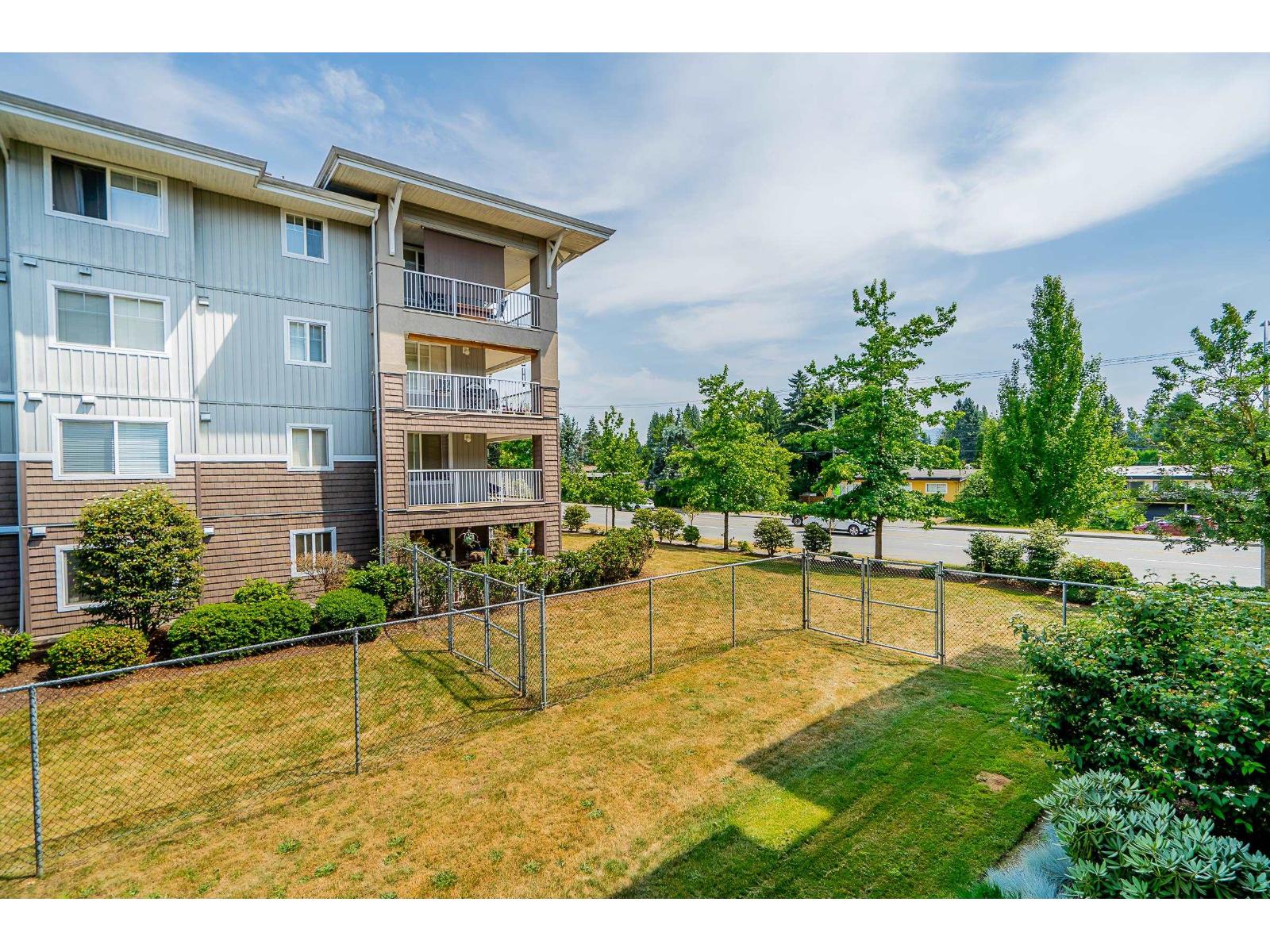 Photo 18 of 207 2038 Sandalwood Crescent, Abbotsford BC