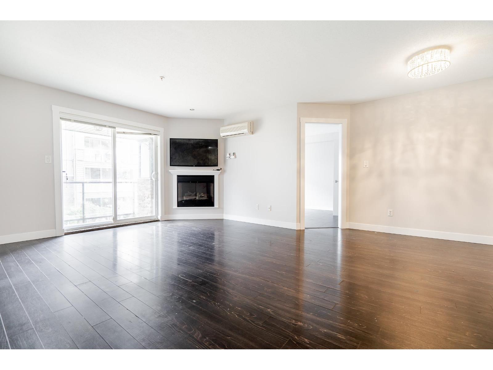 Photo 14 of 207 2038 Sandalwood Crescent, Abbotsford BC