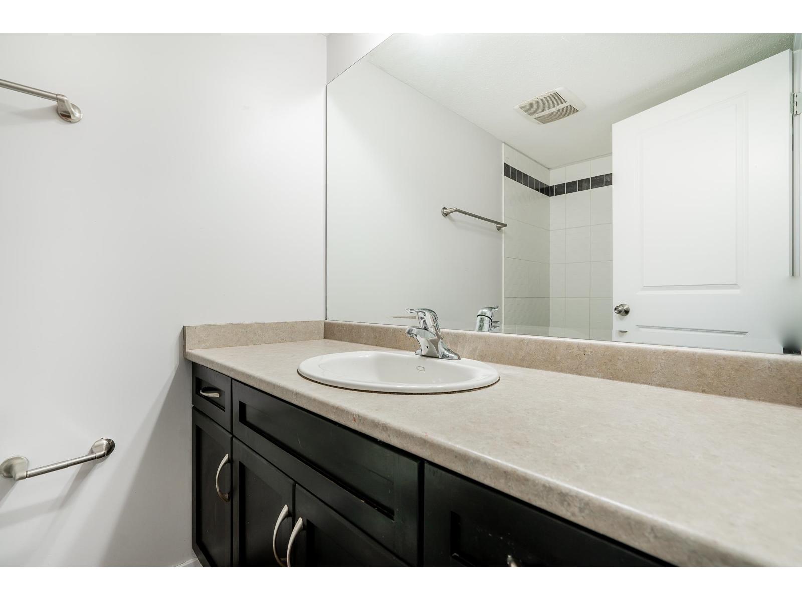 Photo 7 of 207 2038 Sandalwood Crescent, Abbotsford BC