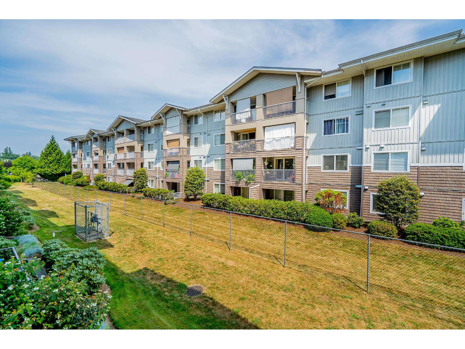 Photo 11 of 207 2038 Sandalwood Crescent, Abbotsford BC