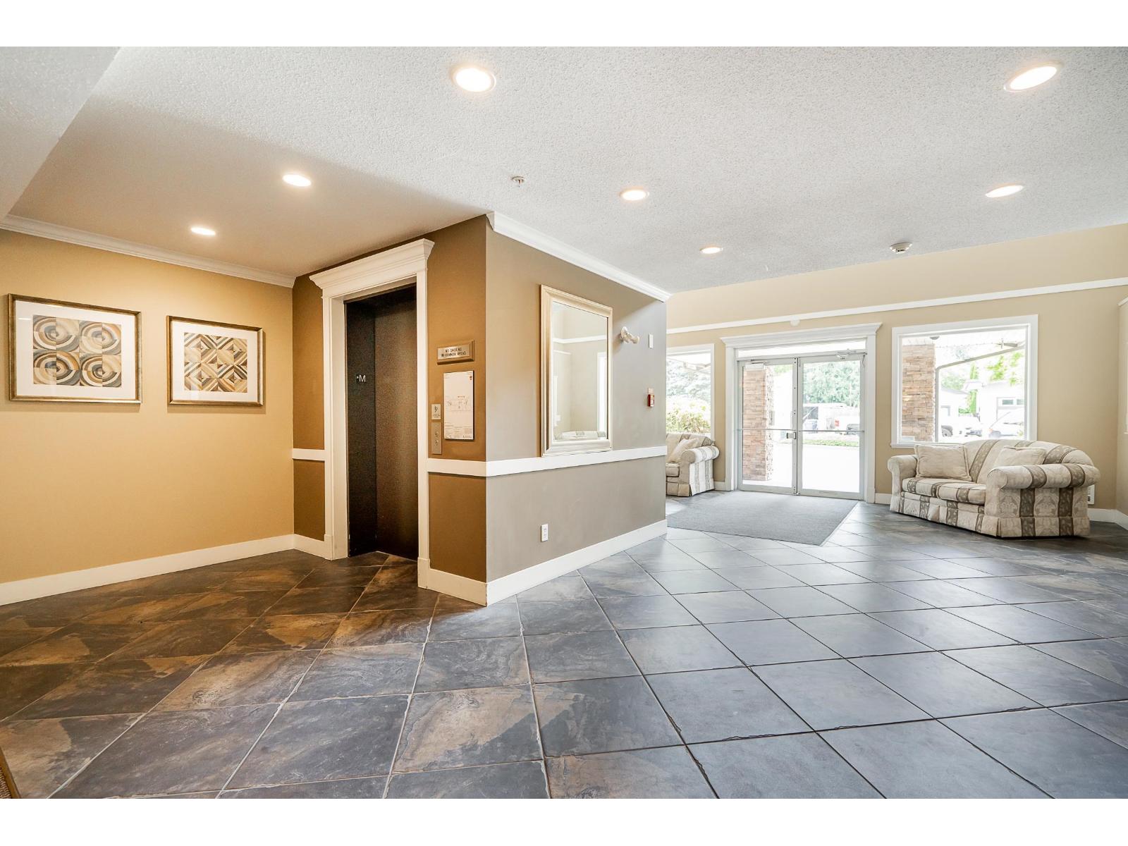 Photo 9 of 207 2038 Sandalwood Crescent, Abbotsford BC