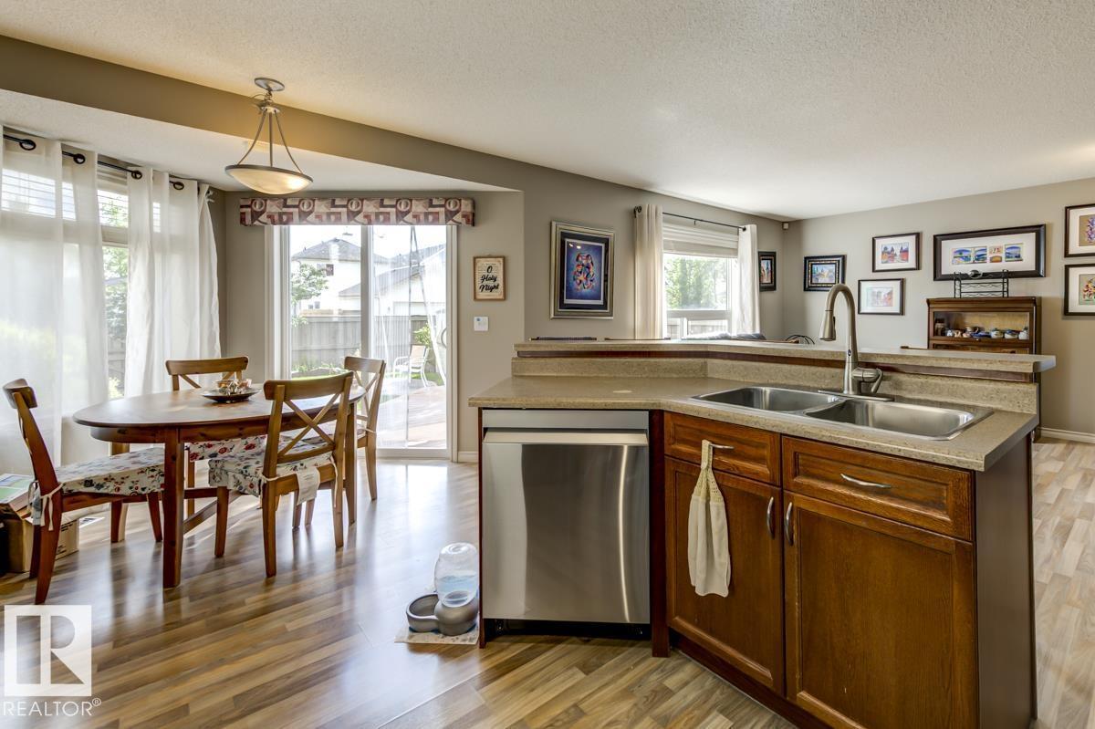 Photo 13 of 8015 Shaske Dr Nw, Edmonton AB
