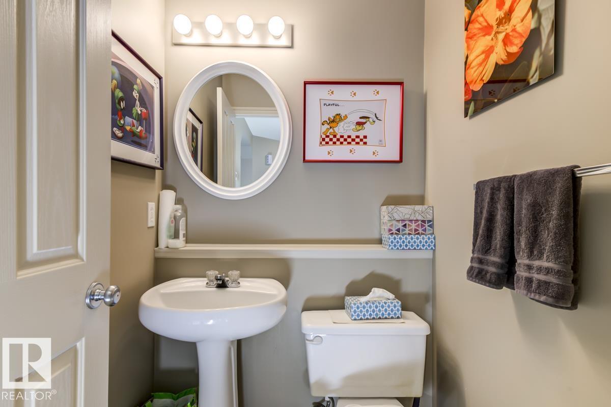 Photo 17 of 8015 Shaske Dr Nw, Edmonton AB
