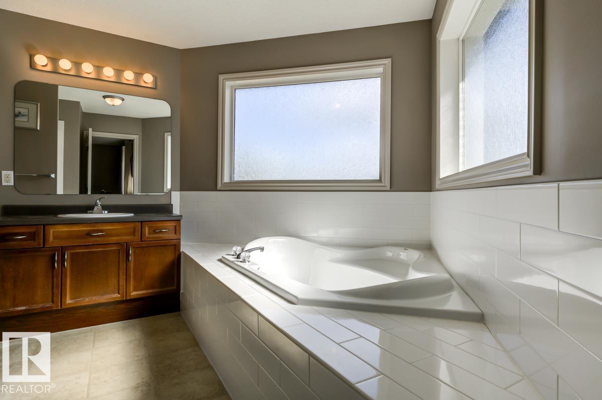 Photo 30 of 8015 Shaske Dr Nw, Edmonton AB