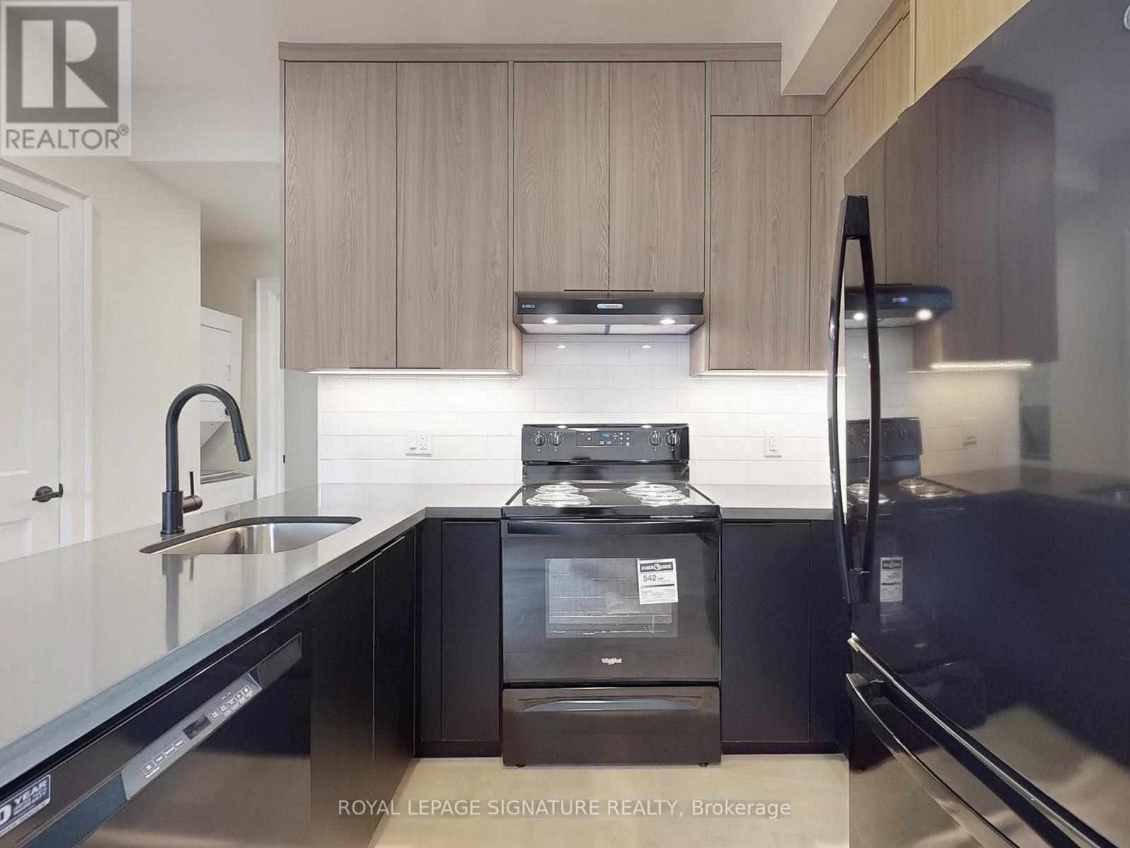 Photo 14 of 3 28 Beaconsfield Avenue, Toronto ON